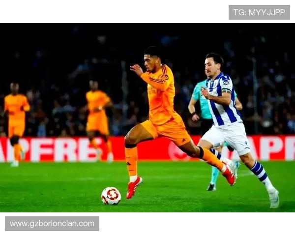 足球明星同框海报展现传奇球员风采与激情碰撞的视觉盛宴